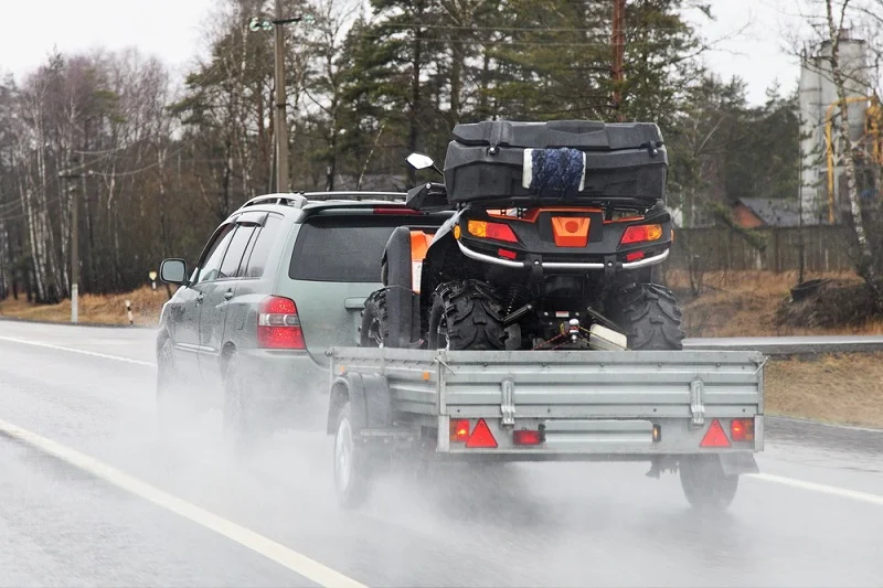 car-trailer-in-rainy-weather.webp