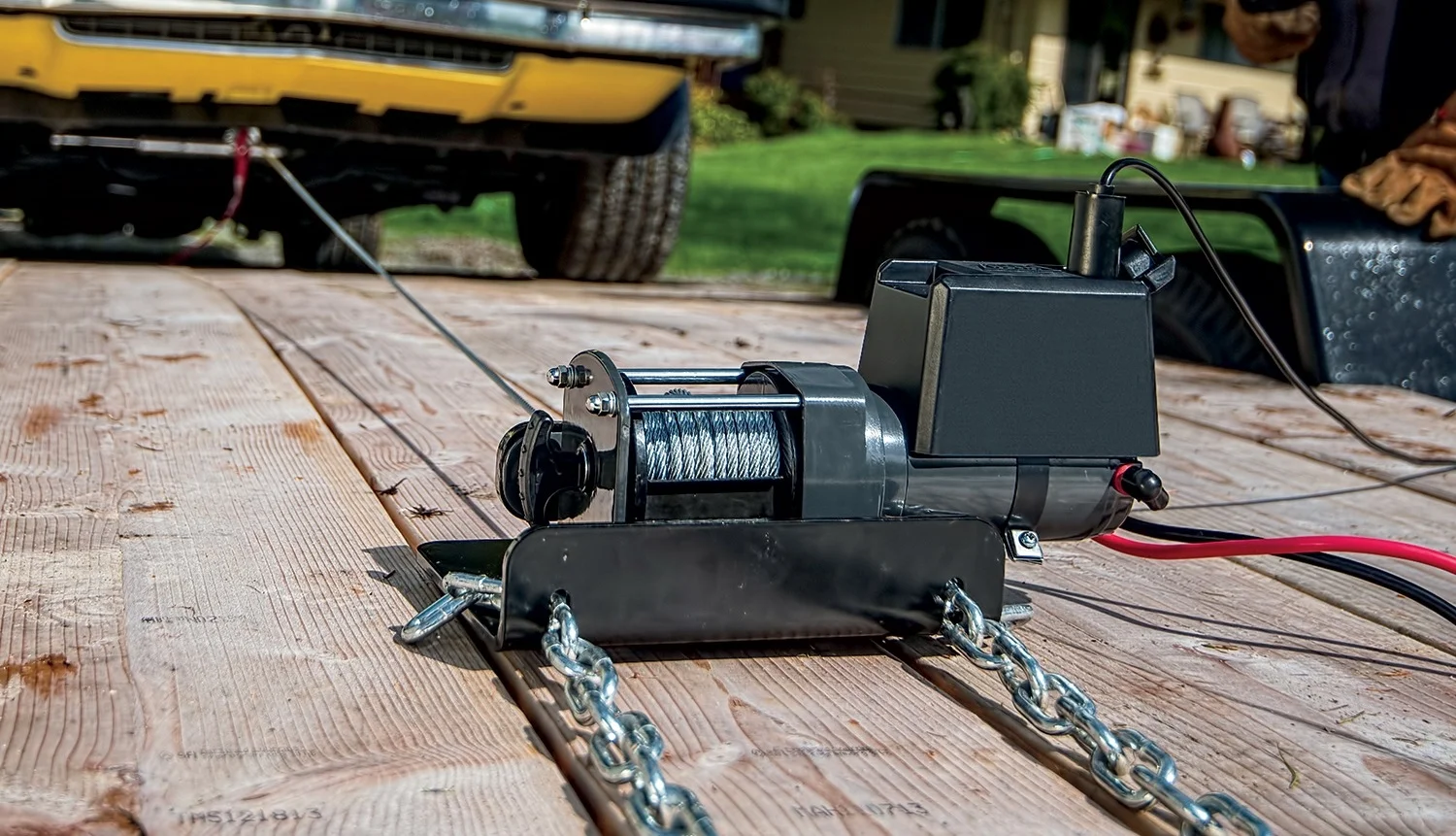 electronic-winch-on-car-trailer