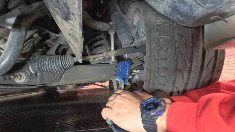 how-to-strap-a-car-to-a-trailer-step