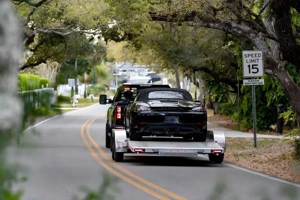 open-car-hauler-extruded-driving.webp